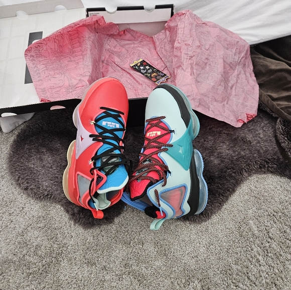 LEBRON XIX ALL LEATHER SZ 13. DS. W/ ORIGINAL BOX - Picture 2 of 11